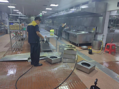 深圳大型市政油煙機(jī)清洗定期檢查安全隱患(圖2) 深圳大型市政油煙機(jī)清洗定期檢查安全隱患(圖2)