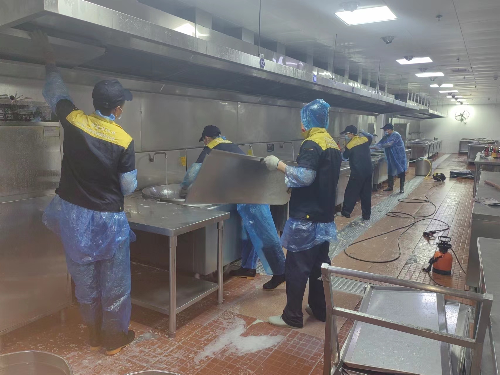 深圳坪山大學(xué)找亮潔仕油煙機(jī)清洗(圖1) 深圳坪山大學(xué)找亮潔仕油煙機(jī)清洗(圖1)